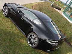 Aston Martin V12 Vantage 