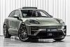 Porsche Macan Turbo Electric AventurineGreen / Club Truffle BOSE