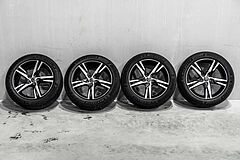 Volvo XC60 19-Inch Winterset Velgen + Banden Volvo XC60 19-Inch Winterset Velgen + Banden