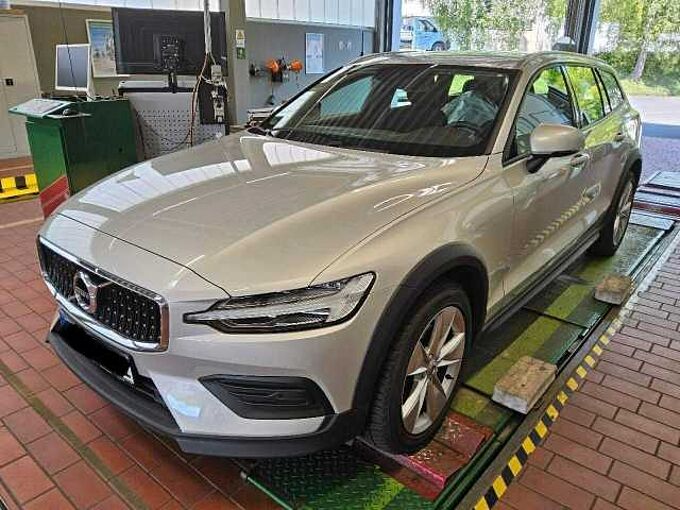 Volvo V60 Cross Country B4 Diesel AWD Aut/AHK/Navi/LED