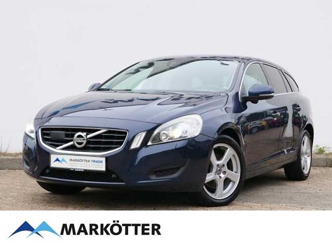 Volvo V60 D3 Momentum /AHK/Kamera/Ganzjahresreifen/