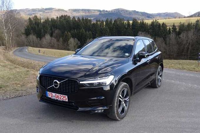 Volvo XC 60 B4 D AWD R Design /Einparkh v.+hi/ Pano/Kam