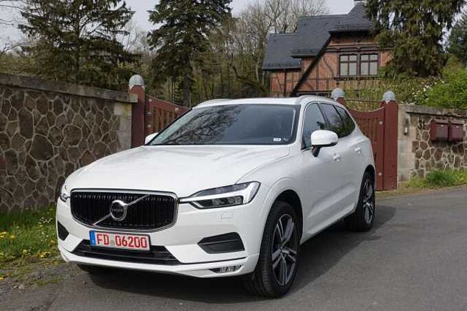 Volvo XC 60 D4 Momentum Pro AHK*ACC*BLIS*STHZG*V-LED