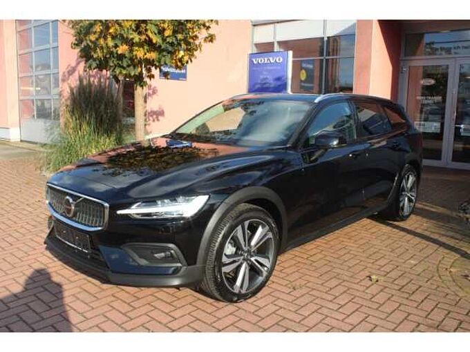 Volvo V60 Cross Country Cross Country B4 D AWD Plus mit 360Kamera,VollLED,ACC,HarmanKa CC