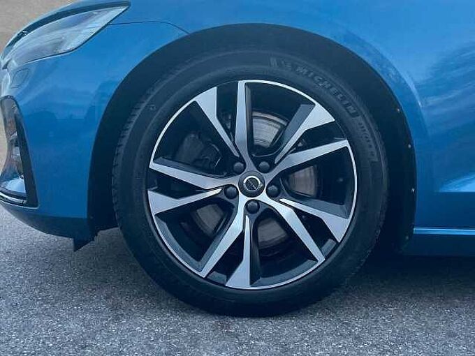 Volvo V60 B5 AWD R-Design  Automatik ACC BLIS LED