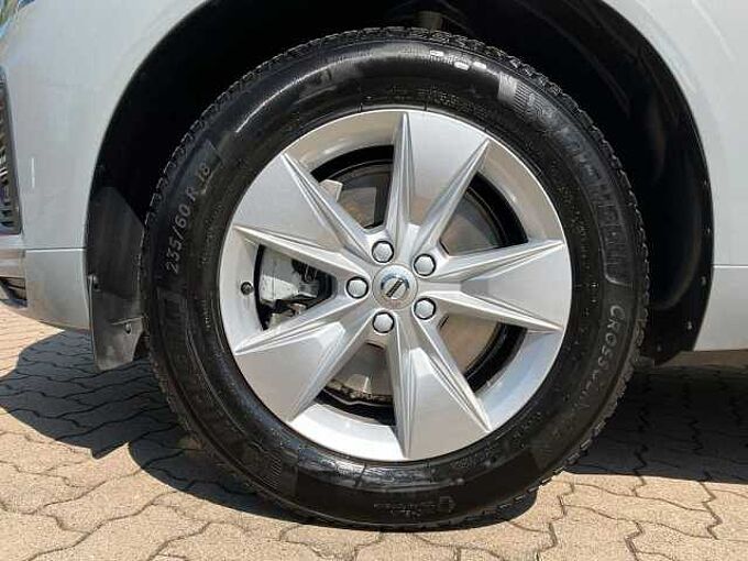 Volvo XC 60 B4 Mild-Hybrid Core Automatik  LED