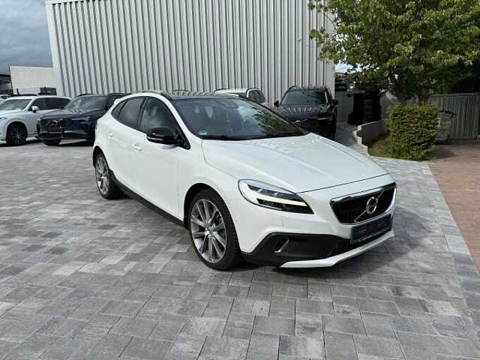Volvo V40 CC SUMMUM+ACC+BLIS+CAM+PDC+LEDER+EL.SITZE