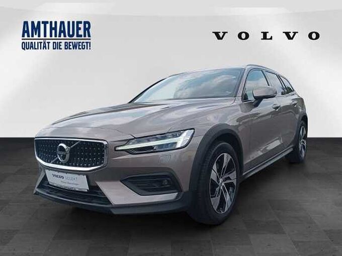Volvo V60 B4 Cross Country Pro AWD 360°/AHK/Panorama