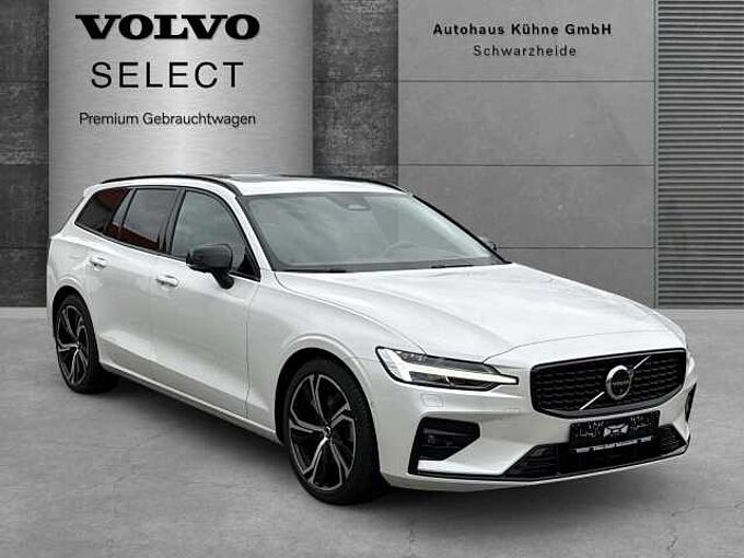 Volvo V60 B4 Ultra Dark !!! 360°+PANO+HEAD-UP !!!