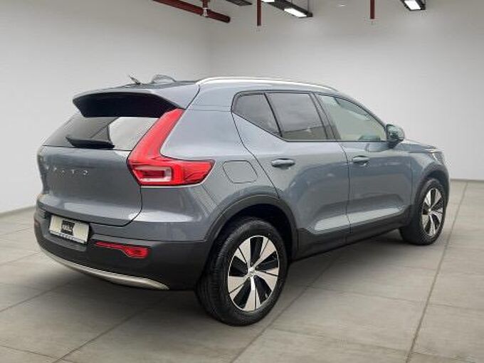 Volvo XC40 T2 2WD Momentum Pro NAVI/ LED/ RFK