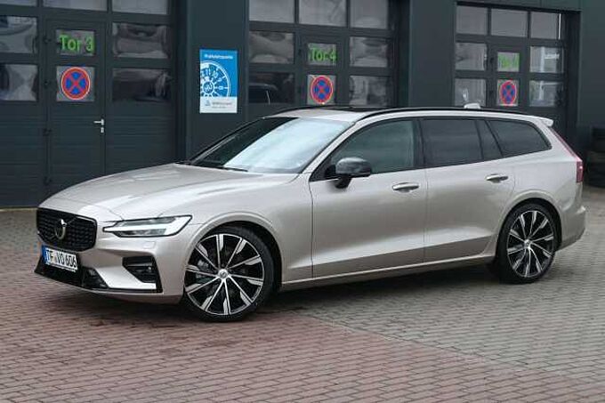 Volvo V60 B4D Plus Dark*LED*PANO*CAM*STHZ*H&K