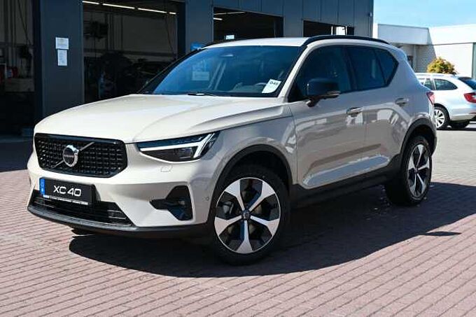 Volvo XC40 B4 DKG Plus Dark*FSHZG*360°*ACC*Allwetter