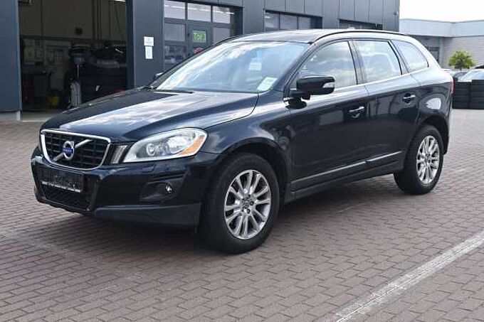 Volvo XC60 D5 AWD AUT*Summum*PANO*BLIS*DYNAUDIO*AHK