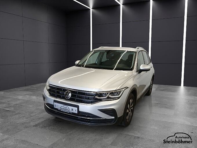 Volkswagen Tiguan Active 2.0TDI DSG LED-Matrix NAV AHK ACC