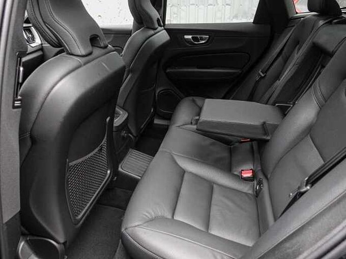 Volvo XC60 Plus Dark Recharge Plug-In Hybrid AWD T6 Twin Engine EU6d StandHZG digitale Plus Dark Recharge Plug-In Hybrid AWD T6 Twin Engine EU6d StandHZG digitales Coc