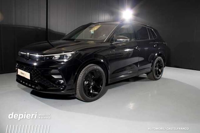 Volkswagen Tiguan 1.5 eTSI DSG R-Line -MHEV in 31033 CASTELFRANCO VENETO Volkswagen Tiguan 1.5 eTSI DSG R-Line -MHEV