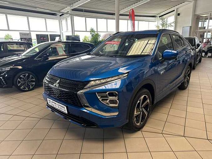 Mitsubishi Eclipse Cross Plug-In Hybrid Select 2.4  4WD in 06217 Merseburg Mitsubishi Eclipse Cross Plug-In Hybrid Select 2.4  4WD