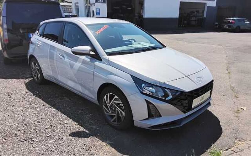 Hyundai i20 1.0 T-GDI DCT NAVI Sitzh. ALU KAMERA in 56566 Neuwied Hyundai i20 1.0 T-GDI DCT NAVI Sitzh. ALU KAMERA