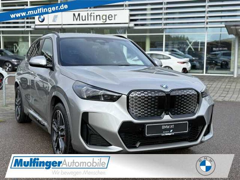 BMW iX1 xDrive30 M Sport Pro HUD LED AHK 19' 19' in 73529 Schwäbisch Gmünd BMW iX1 xDrive30 M Sport Pro HUD LED AHK 19' 19'