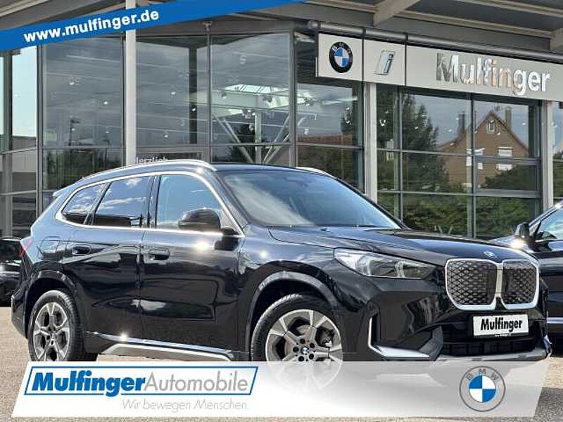 BMW iX1 e20 HUD ACC SuView Pano.Aktivs.H/K Lenkh.AHK Bluetooth Navi LED Vollleder Klima Standhzg PDC el. Fenster in 71364 Winnenden BMW iX1 e20 HUD ACC SuView Pano.Aktivs.H/K Lenkh.AHK Bluetooth Navi LED Vollleder Klima Standhzg PDC el. Fenster