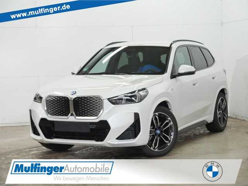 BMW iX1 e20 M Sport HUD ACC SuView..Lenkh.AktivS.19' SuView..Lenkh.AktivS.19' Sportpaket Bluetooth Navi LED Klima PDC el. Fenster in 71522 Backnang BMW iX1 e20 M Sport HUD ACC SuView..Lenkh.AktivS.19' SuView..Lenkh.AktivS.19' Sportpaket Bluetooth Navi LED Klima PDC el. Fenster