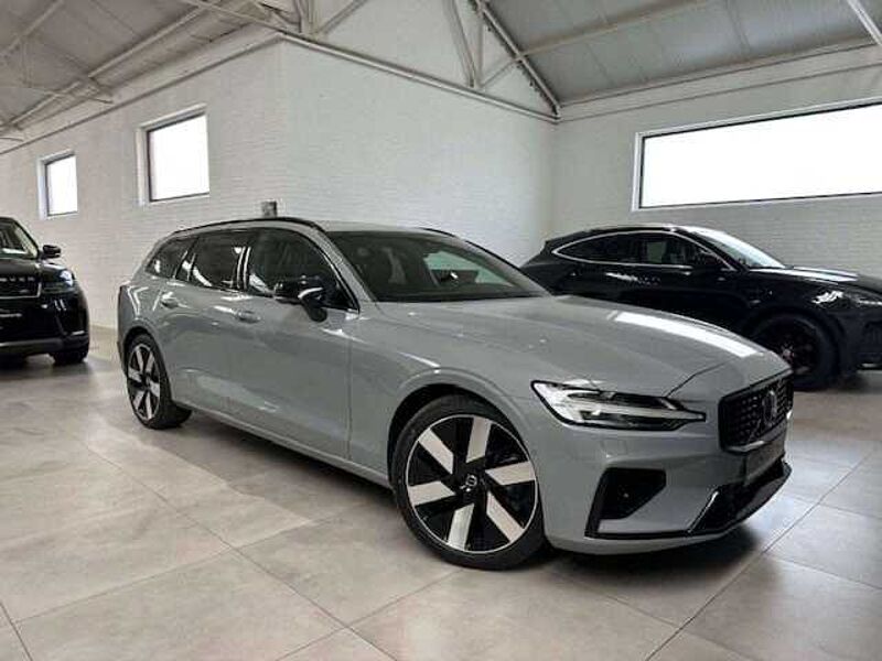 Volvo V60 ULTRA DARK PLUG-IN HYBRID OPEN DAK+TAL VAN OPTIES