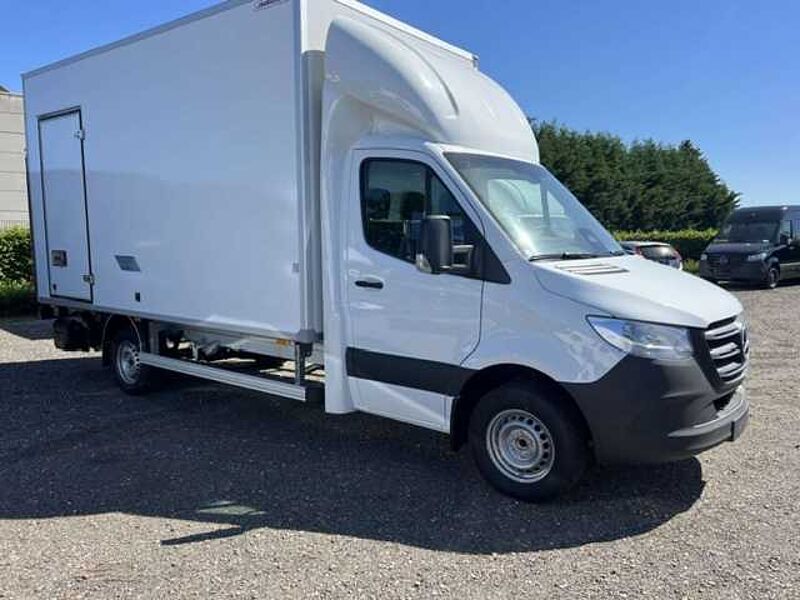 Mercedes-Benz Sprinter 317 box + laadlift € 55800 ex btw in 2221 Booischot Mercedes-Benz Sprinter 317 box + laadlift € 55800 ex btw