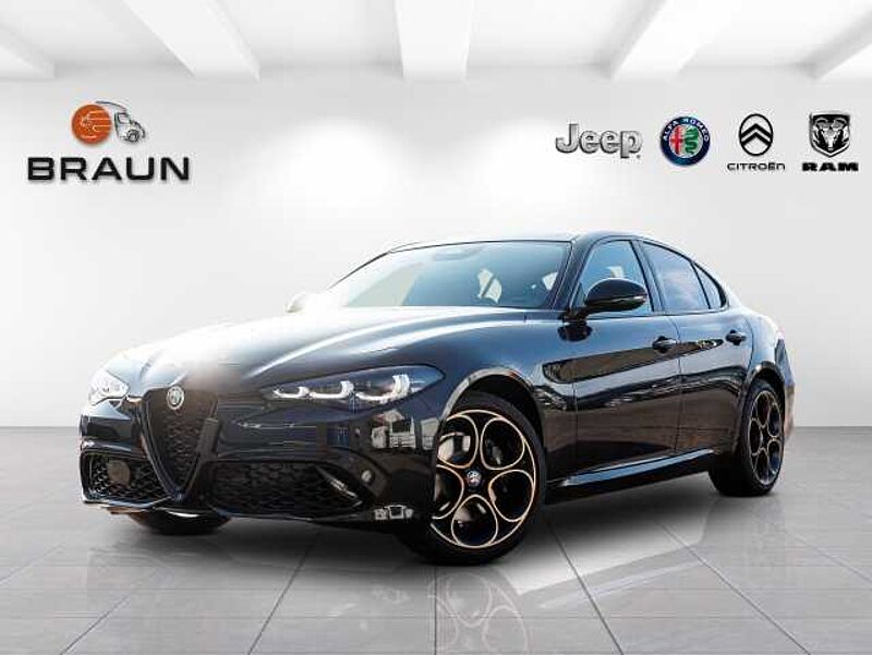 Alfa Romeo Giulia 2.0 16V AT8-Q4 INTENSA Panorama