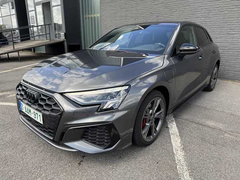 Audi A3 SPORTBACK PHEV 45 TFSI e Competition S Line (180 kW)/Matrix/ACC/ in 8000 Brugge Audi A3 SPORTBACK PHEV 45 TFSI e Competition S Line (180 kW)/Matrix/ACC/