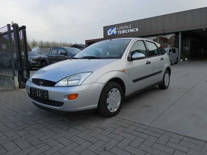 Ford Focus 1.6 i benzine 100pk Automaat 5d Ghia '00 118000km (31609) in 8790 Waregem Ford Focus 1.6 i benzine 100pk Automaat 5d Ghia '00 118000km (31609)