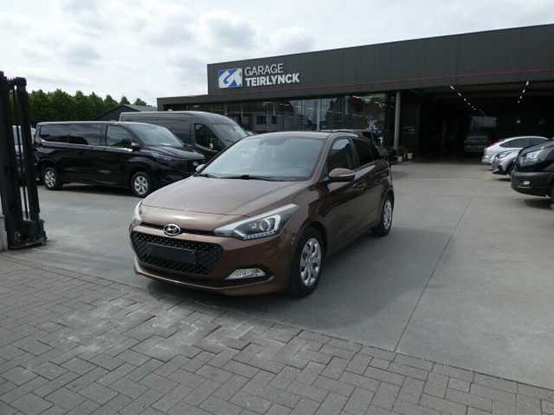 Hyundai i20 5d 1.2 i 85pk Business '15 127000km (50160) in 8790 Waregem Hyundai i20 5d 1.2 i 85pk Business '15 127000km (50160)