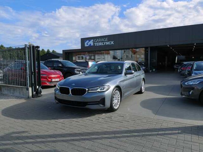 BMW 520e Touring PHEV 204pk automaat Luxuy Leder Camera BLIS Trekhaak (94635) in 8790 Waregem BMW 520e Touring PHEV 204pk automaat Luxuy Leder Camera BLIS Trekhaak (94635)