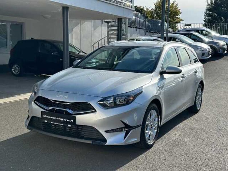 Kia Cee'd 1.0T Vision Sportswagon Allwetter Navi Apple CarPlay Android Auto DAB SHZ Ceed in 63785 Obernburg Kia Cee'd 1.0T Vision Sportswagon Allwetter Navi Apple CarPlay Android Auto DAB SHZ Ceed