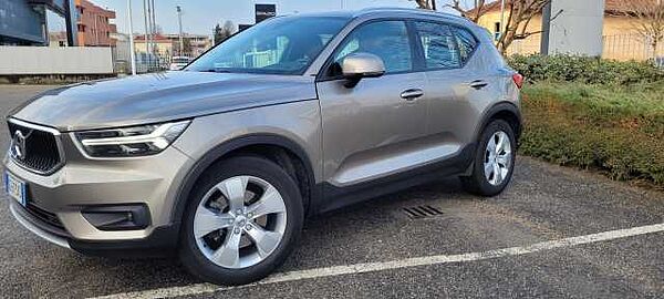 Volvo XC40 Momentum Pro, D3 AWD automatico in 12051 ALBA Volvo XC40 Momentum Pro, D3 AWD automatico