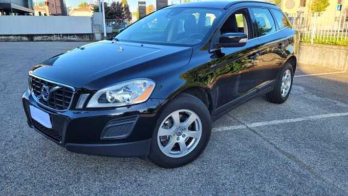 Volvo XC60 D4 AWD MOM GEAR in 12051 ALBA Volvo XC60 D4 AWD MOM GEAR