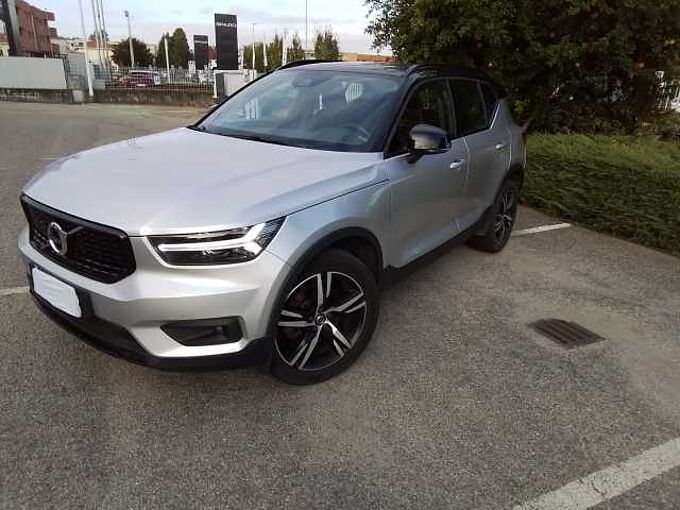 Volvo XC40 D4 AWD R-D GEAR in 12051 ALBA Volvo XC40 D4 AWD R-D GEAR