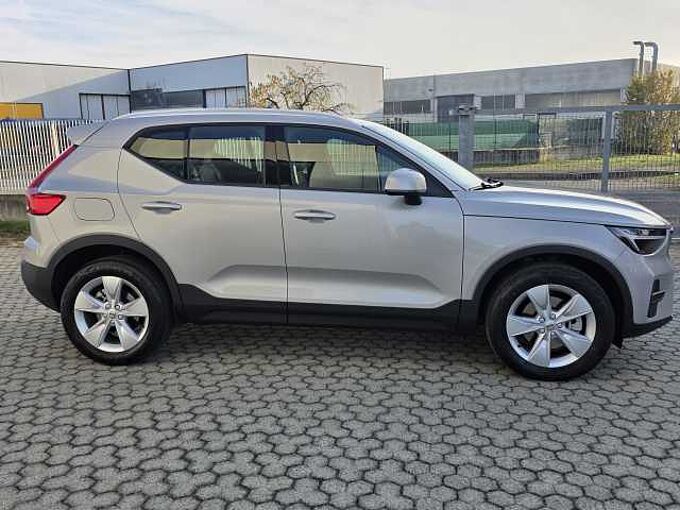 Volvo XC40 Core, B3 PRIVATO VENDE in 12051 ALBA Volvo XC40 Core, B3 PRIVATO VENDE