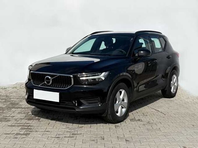 Volvo XC40 Momentum Core, T2 manuální