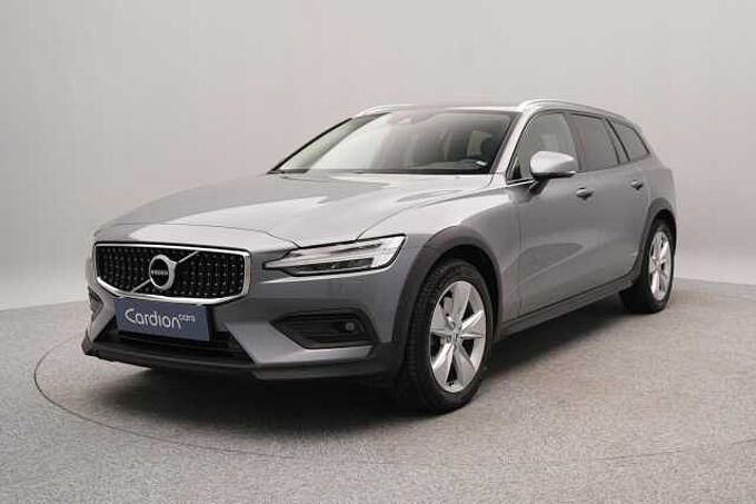 Volvo V60 CC D4 AWD MOMNETUM CZ 1.maj
