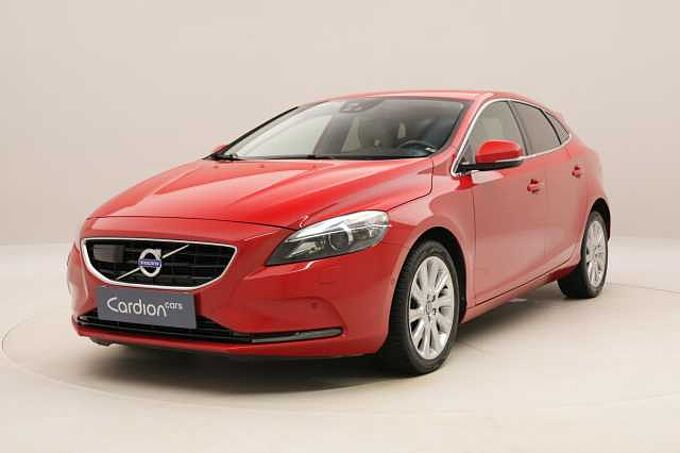 Volvo V40 D4 SUMMUM AUT CZ REZERVACE
