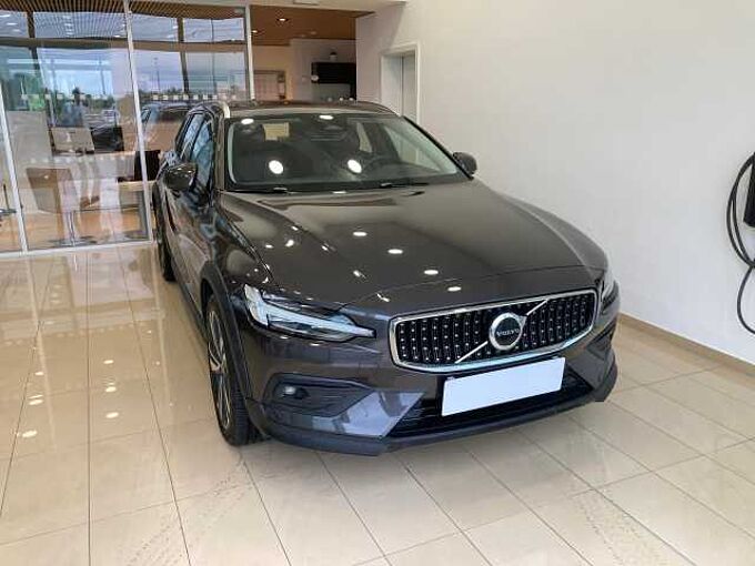 Volvo V60 CROSS COUNTRY - REZERVACE