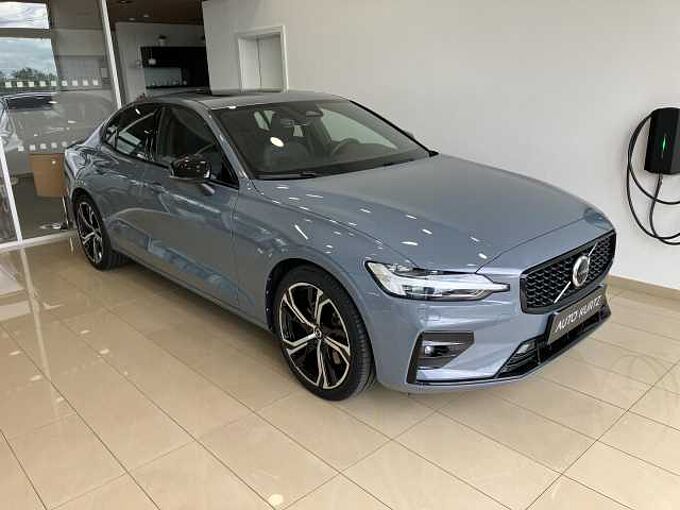 Volvo S60 B5 AWD Ultimate Dark-REZERVACE