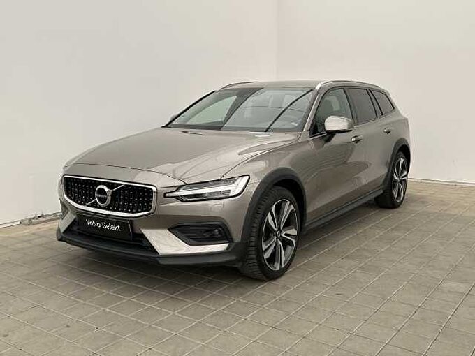 Volvo V60 Cross Country Pro, B4 AWD mild hybrid