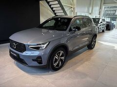Volvo XC40 Plus, T2 automatic, Benzine, Dark