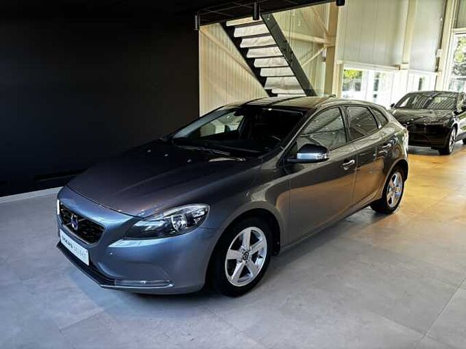 Volvo V40 D2 MAN Kinetic in 9120 BEVEREN WAAS Volvo V40 D2 MAN Kinetic