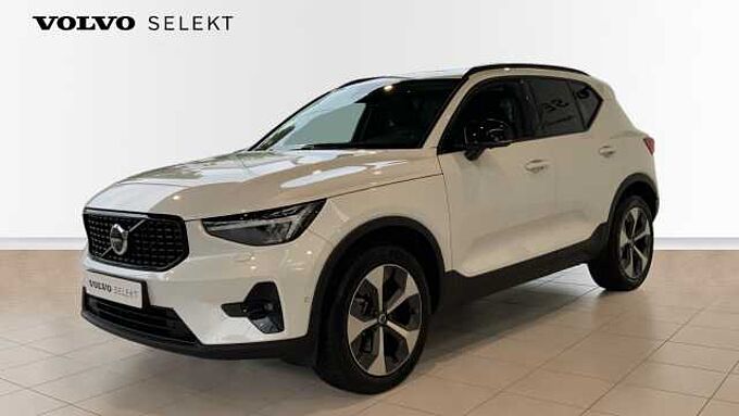 Volvo XC40 Plus, B3 Mild-Hybrid, Benzine, Dark + Navi + Pano + 360° Camera + Driver Ass. +