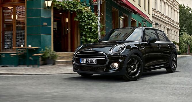 DER MINI ONE BLACKYARD 5-TÜRER.