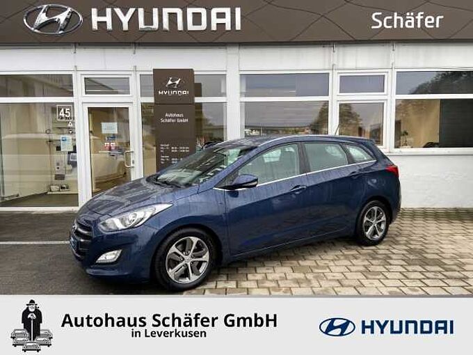 Hyundai i30 Trend blue Navi Kom-paket SHZ LenkradHZG Alarm Rückfahrkam. Temp Tel.-Vorb. PDC