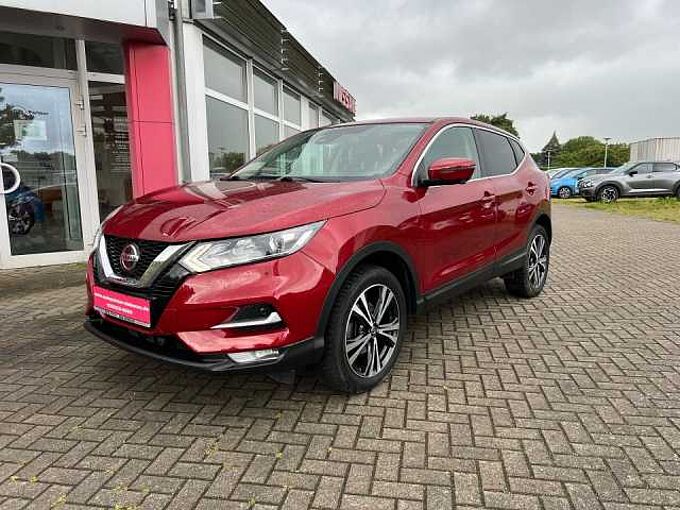 Nissan Qashqai 1.3 DIG-T 6MT N-CONNECTA AHK