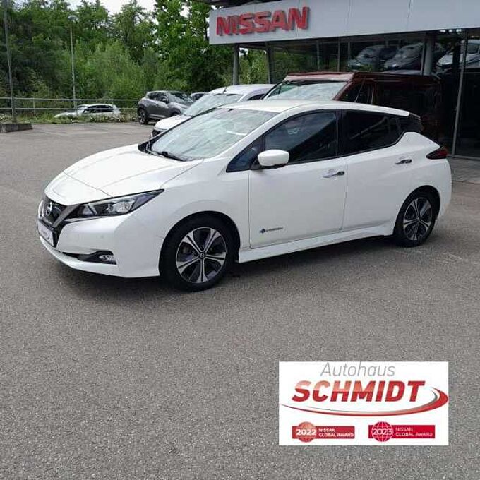 Nissan Leaf 40 kWh Tekna AVM/Navi/Leder/LED